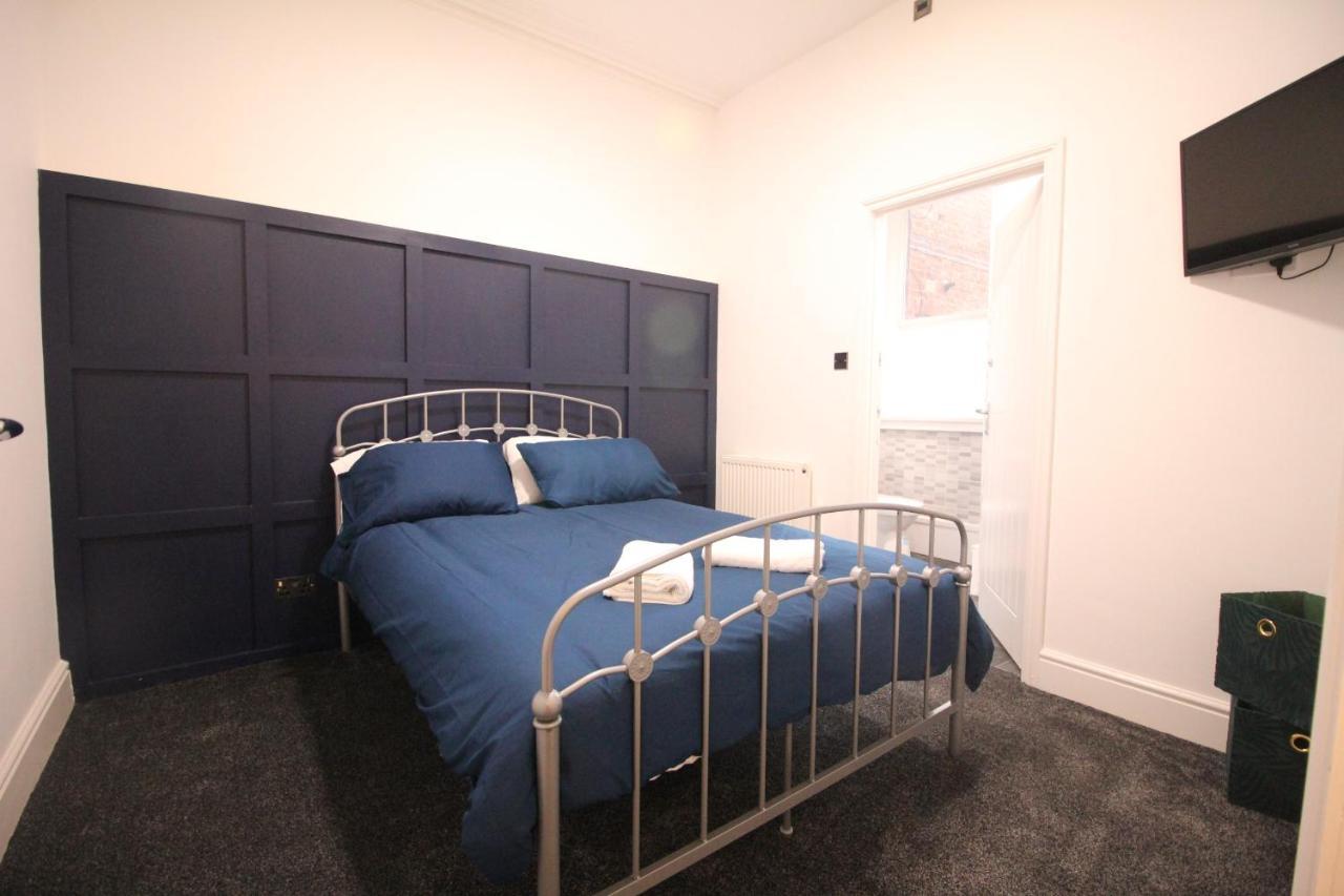 Media Manor - Fully Refurbished In 2022 - Large 6 Bedrooms, 3 Bathrooms Plus Media Games Room Blackpool Exterior photo